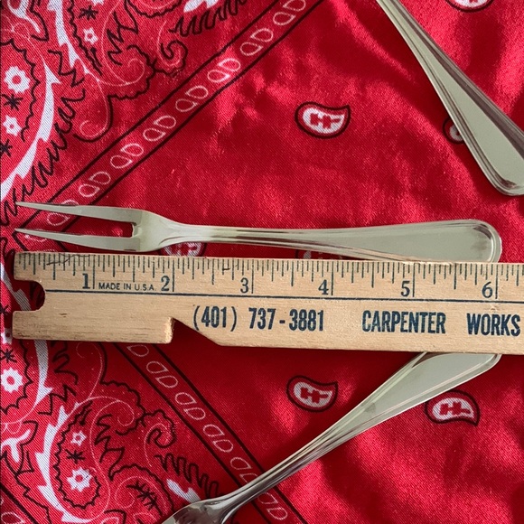 Oneida New Rim Set/8 Escargot Forks NWOT - Picture 6 of 9